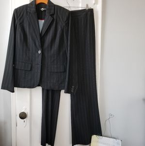 Black pinstriped pant suit size 8